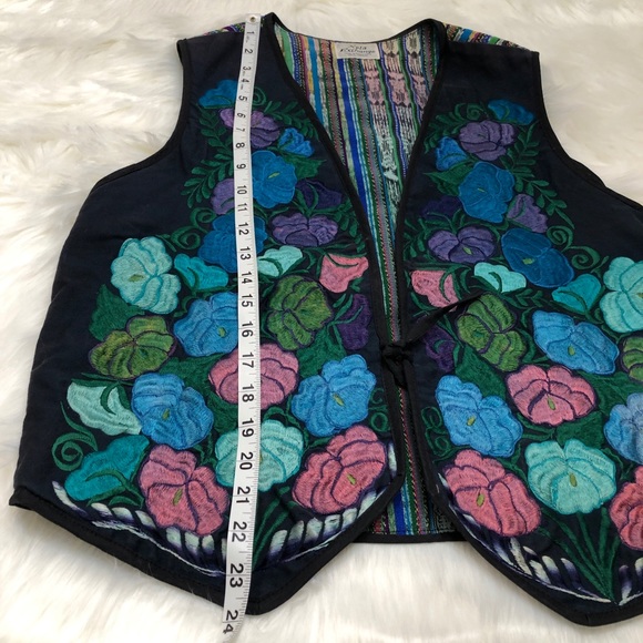 Women’s Xela Exchange vest with embroidered design - Picture 5 of 6